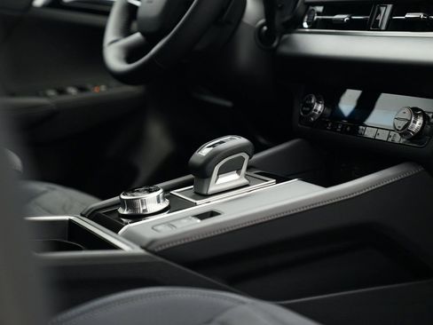 Used 2024 Mitsubishi Outlander SE image 38