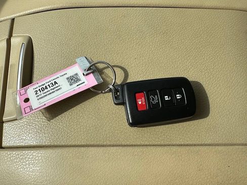 Used 2017 Toyota Highlander Limited w/ Protection Package #3 AWD/4WD image 50