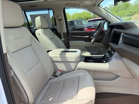 Used 2023 GMC Yukon Denali AWD/4WD image 4