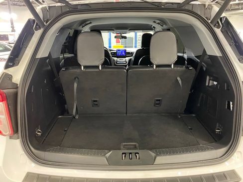 Used 2021 Ford Explorer XLT w/ Equipment Group 202A RWD image 14