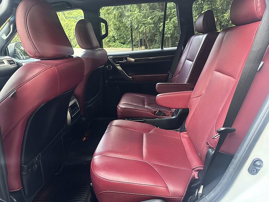 Used 2023 Lexus GX 460 Luxury w/ Sport Design Package AWD/4WD image 12