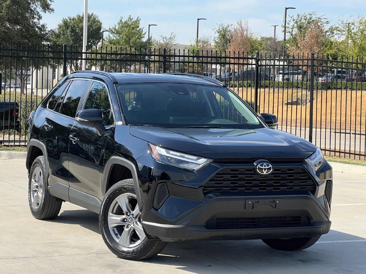Used 2025 Toyota RAV4 XLE AWD/4WD image 1