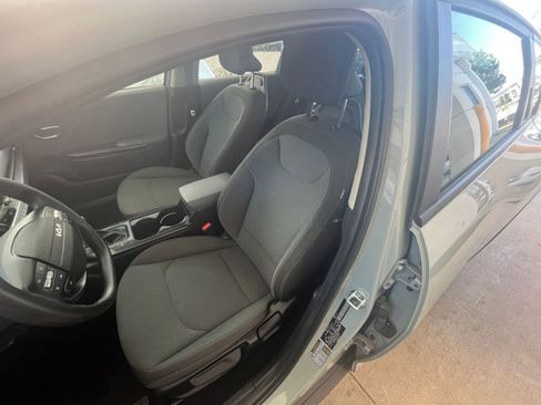 Used 2025 Kia K4 LXS image 35