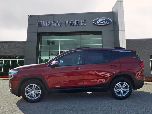 Used 2021 GMC Terrain SLE w/ Driver Convenience Package image 4