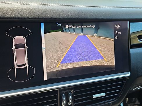 Certified 2022 Porsche Cayenne AWD/4WD image 16