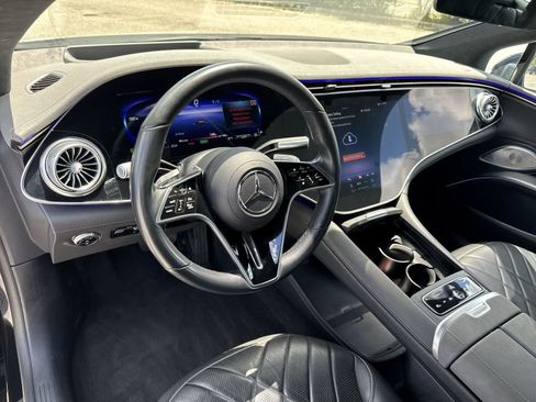 Used 2023 Mercedes-Benz EQS 580 4MATIC Sedan image 2