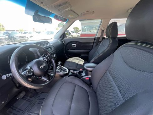 Used 2015 Kia Soul + image 8