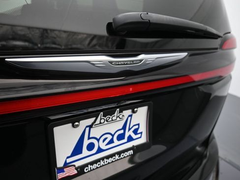 Certified 2023 Chrysler Pacifica Touring-L FWD image 24