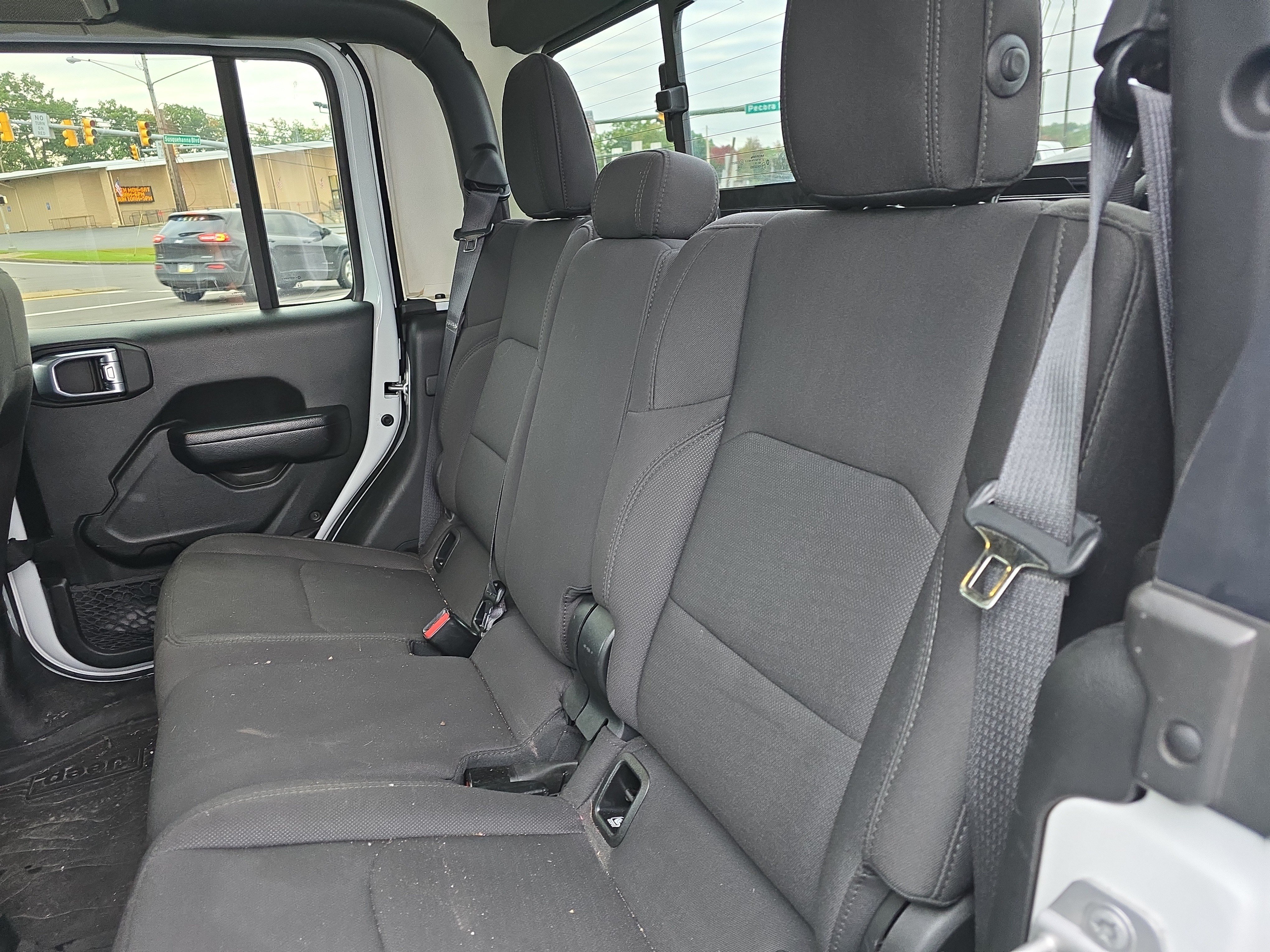 Used 2022 Jeep Gladiator Mojave AWD/4WD image 13