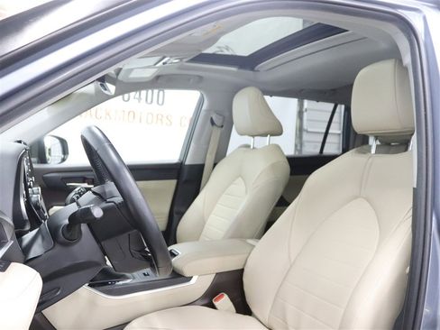 Used 2020 Toyota Highlander XLE AWD/4WD image 13