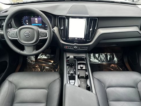 Used 2024 Volvo XC60 B5 Core image 3