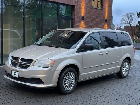 Used 2015 Dodge Grand Caravan SE w/ Quick Order Package 29E SE FWD image 1