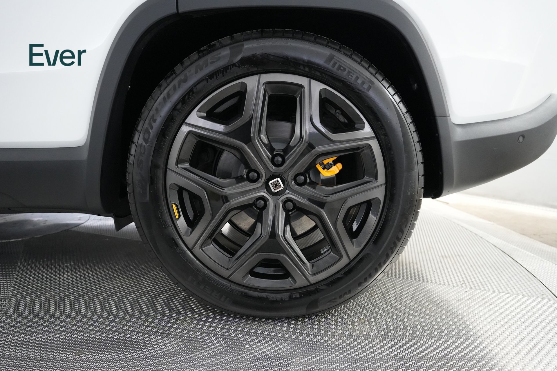 Used 2025 Rivian R1S Premium Dual AWD/4WD image 9