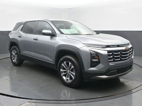 Used 2026 Chevrolet Equinox LT AWD/4WD image 7