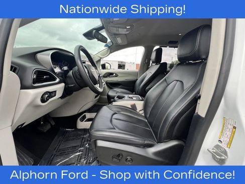Used 2024 Chrysler Pacifica Touring-L FWD image 27