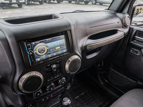 Used 2018 Jeep Wrangler Unlimited Sport AWD/4WD image 29