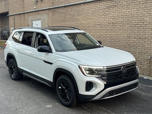 New 2026 Volkswagen Atlas Peak Edition AWD/4WD image 4