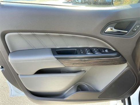 Certified 2022 GMC Canyon Denali image 16