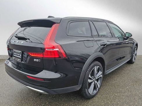 Certified 2025 Volvo V60 B5 Cross Country Plus AWD/4WD image 4
