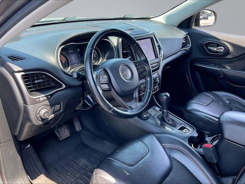 Used 2019 Jeep Cherokee Trailhawk AWD/4WD image 16