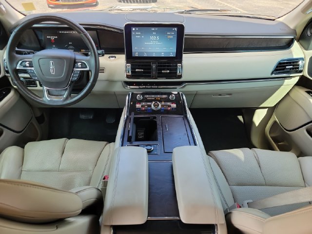Used 2018 Lincoln Navigator Select w/ Technology Package RWD image 11