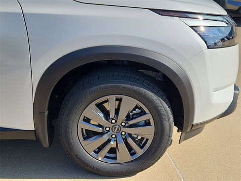 New 2025 Nissan Pathfinder SV image 6