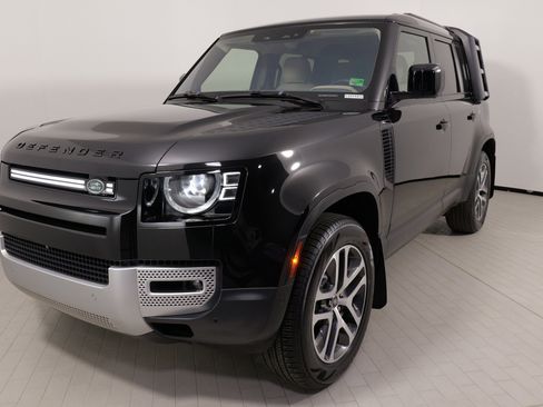 Used 2022 Land Rover Defender 110 SE image 5