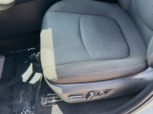 Used 2024 Toyota RAV4 XLE FWD image 15