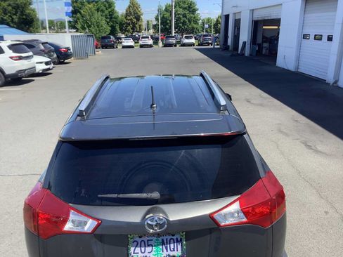 Used 2014 Toyota RAV4 LE AWD/4WD image 5