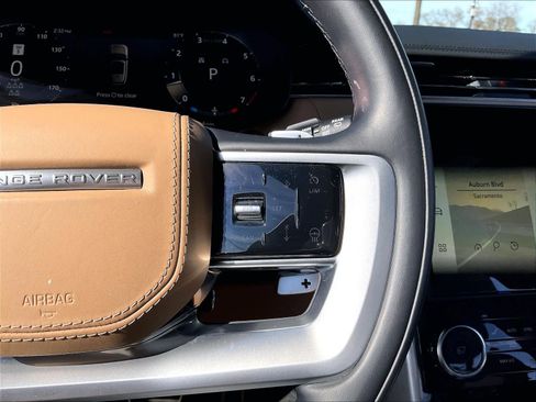 Used 2023 Land Rover Range Rover Long Wheelbase SE image 21