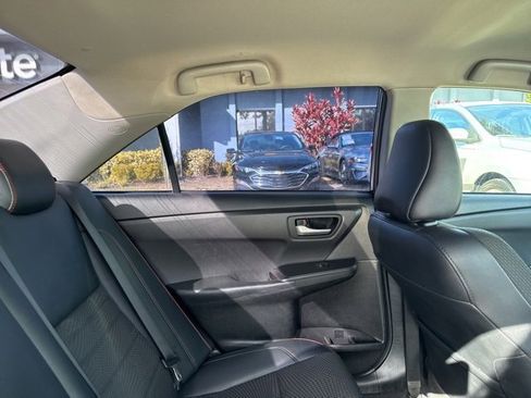 Used 2017 Toyota Camry SE image 14