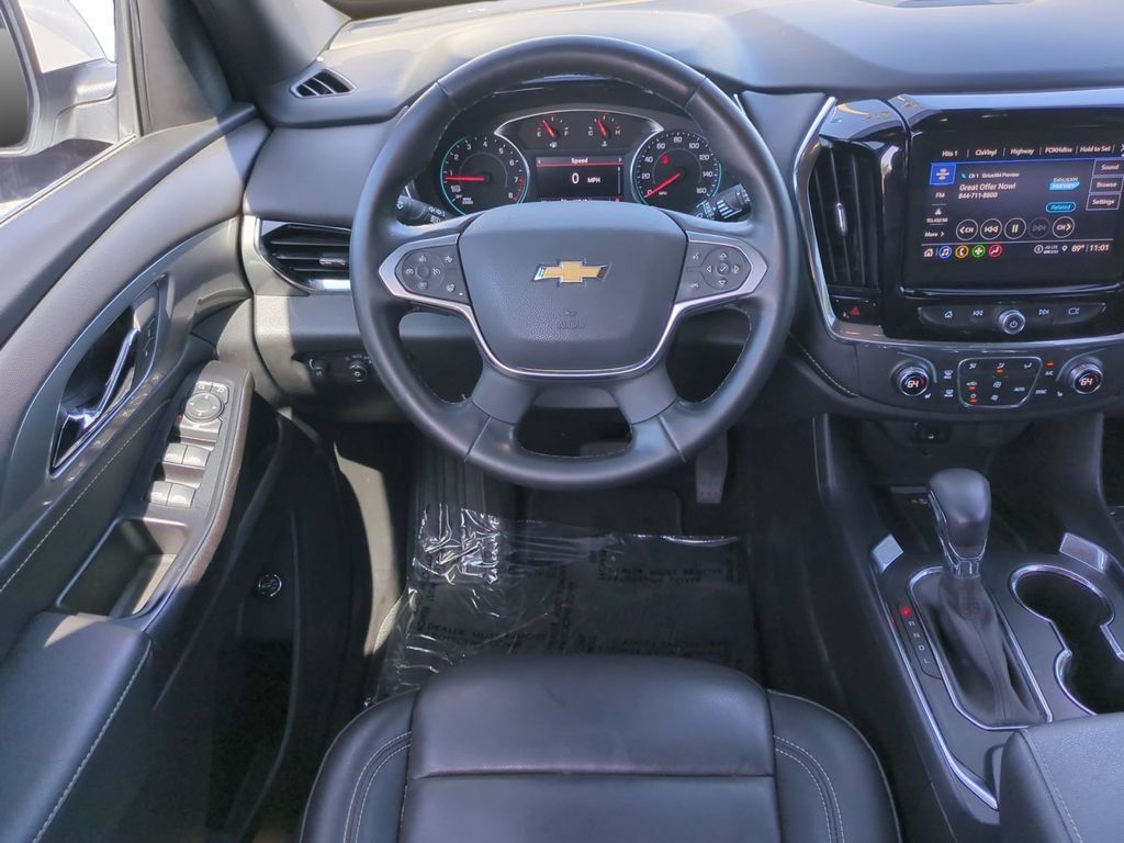 Used 2023 Chevrolet Traverse LT FWD image 18