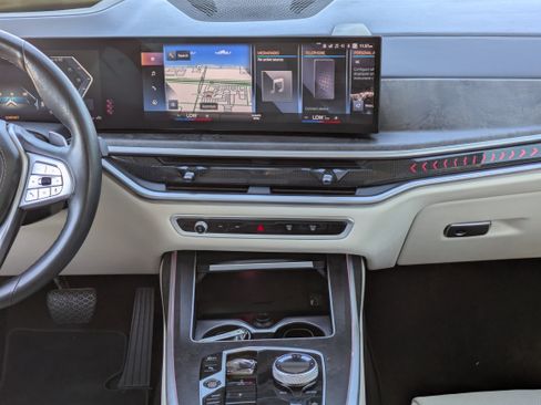 Used 2023 BMW X7 xDrive40i w/ Executive Package image 17