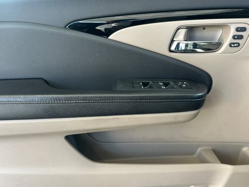 Used 2016 Honda Pilot Touring image 12