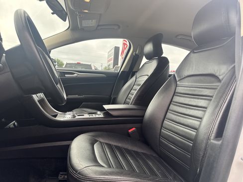 Used 2018 Ford Fusion SE image 17