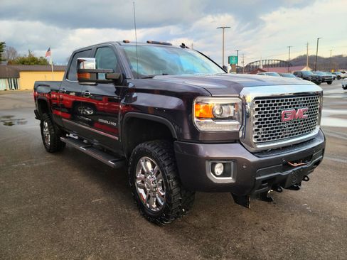Used 2015 GMC Sierra 2500 Denali w/ Duramax Plus Package image 3
