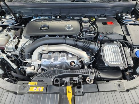 Certified 2025 Mercedes-Benz GLB 250 4MATIC image 22