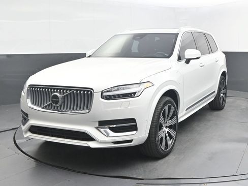 Certified 2025 Volvo XC90 T8 Ultra w/ Protection Package Premier AWD/4WD image 1