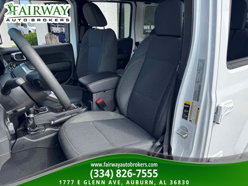 Used 2025 Jeep Wrangler Unlimited Sahara w/ Safety Group AWD/4WD image 10