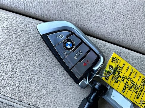 Used 2017 BMW X5 xDrive40e image 15