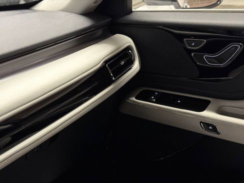 New 2026 Lincoln Aviator AWD image 34