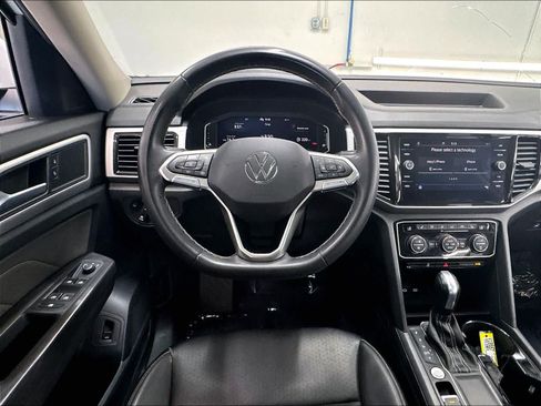 Used 2023 Volkswagen Atlas SE w/ Panoramic Sunroof Package FWD image 11