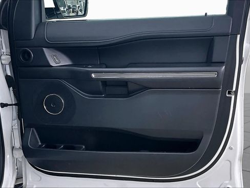 Used 2019 Ford Expedition XLT w/ Equipment Group 202A AWD/4WD image 22
