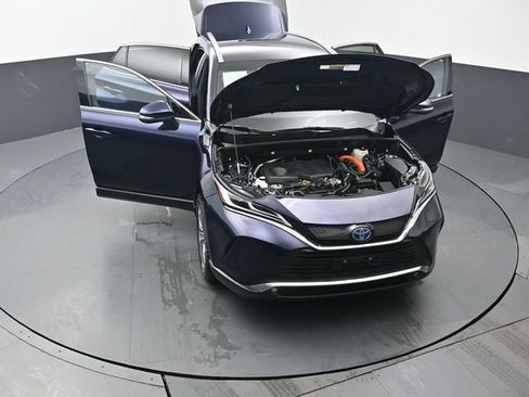 Used 2024 Toyota Venza XLE AWD/4WD image 55
