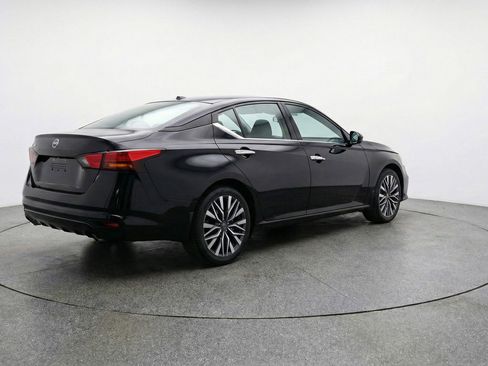 Used 2025 Nissan Altima 2.5 SV image 9