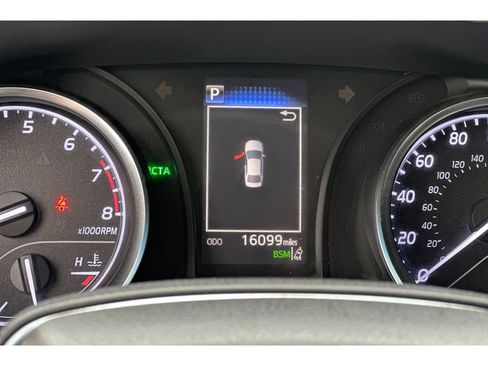 Used 2018 Toyota Camry LE w/ Convenience Package FWD image 28