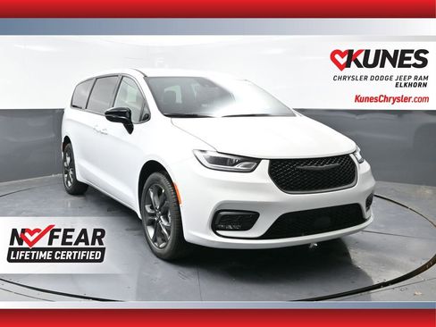 New 2026 Chrysler Pacifica Select image 1