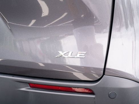 Used 2025 Toyota Sienna XLE FWD image 13