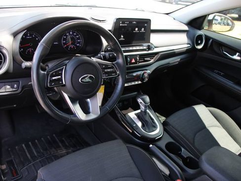 Used 2019 Kia Forte S w/ S Premium Package FWD image 4