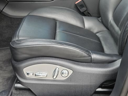 Certified 2024 Porsche Macan S image 23